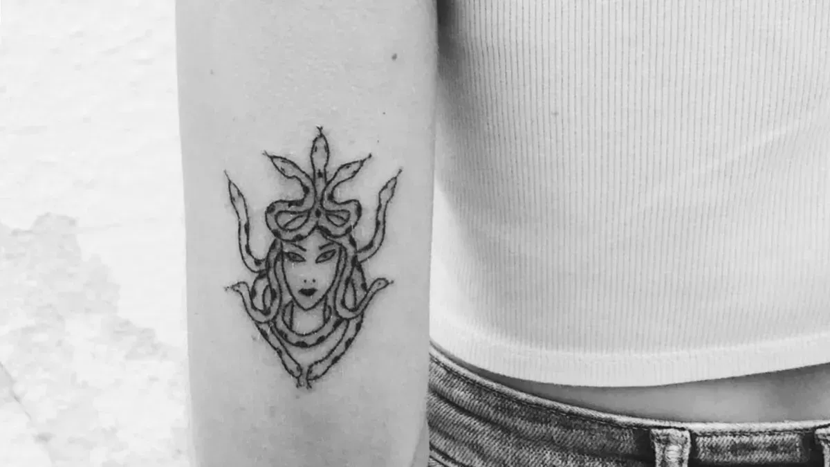 hand-poke-tattoo-medusa-arm-bude