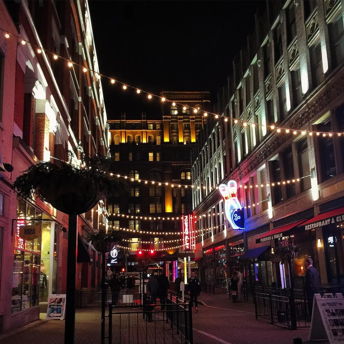 Cleveland’s East 4th Street nightlife with string lights, restaurants, and neon signs in the city’s entertainment district.