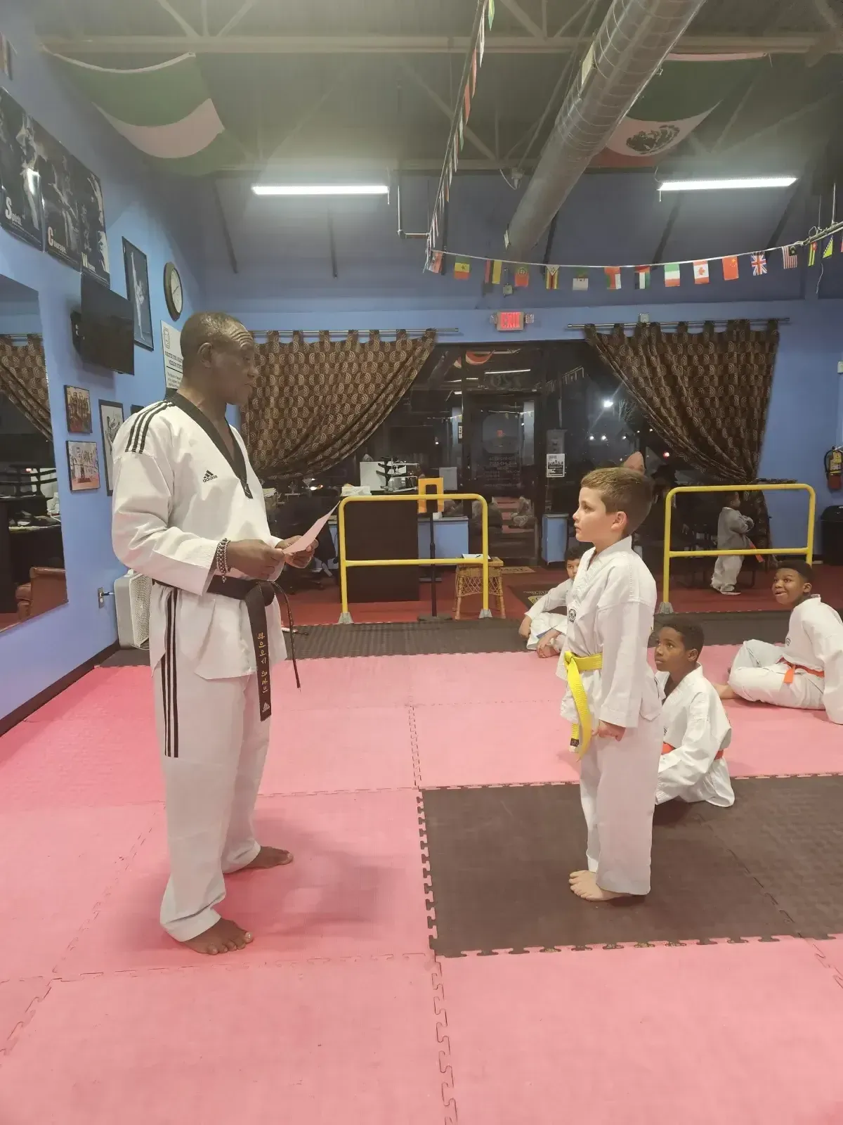 Picture of a young girl doing a taekwondo defensive pose
