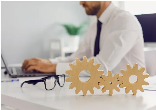 Icon of a laptop and marketing analytics representing discovery, account audit, and campaign setup.