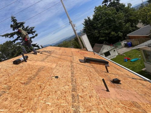 Roof repairs and urgent leak response in Everett, WA