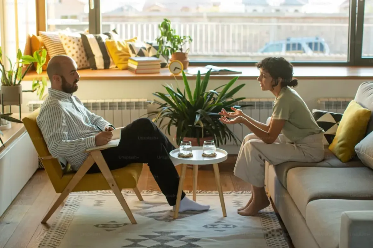 Coach werkt met cliënt aan persoonlijke doelen