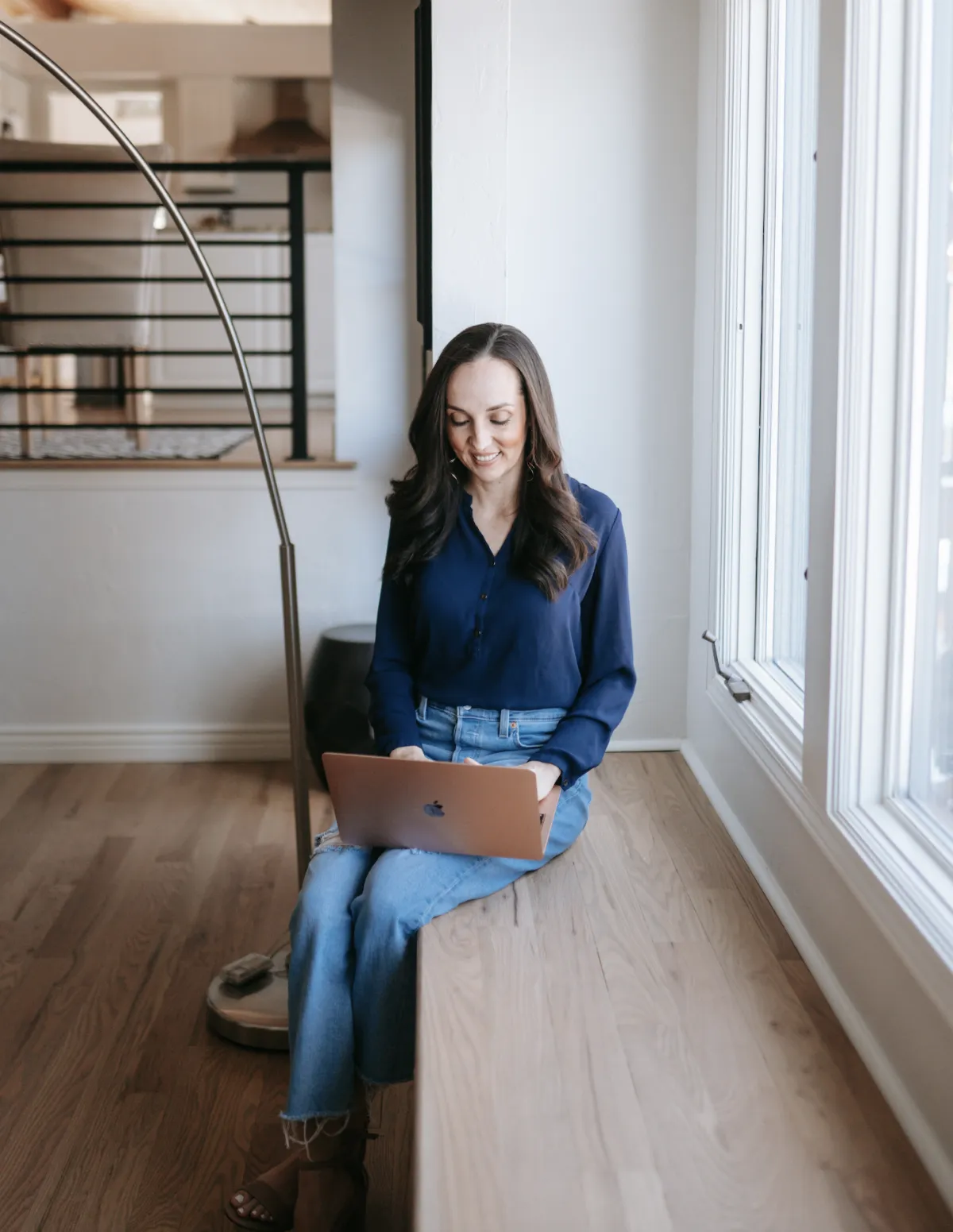 lindsey litton with her laptop