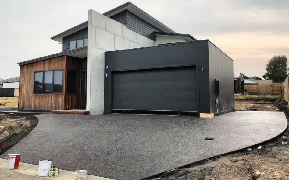 Melbourne Concrete builds and installs driveways