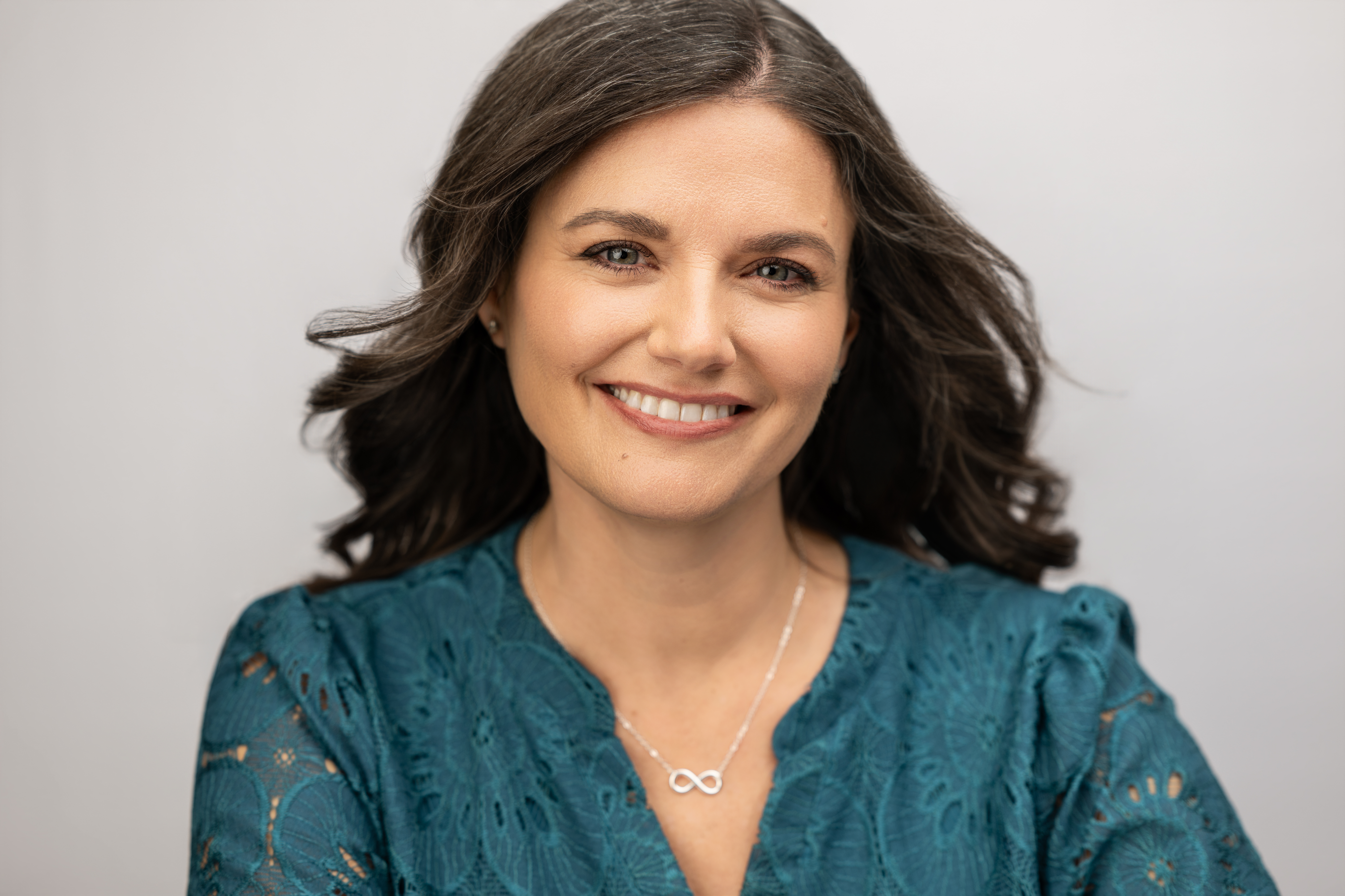 Brittney Elliott, financial coach helping women achieve financial freedom