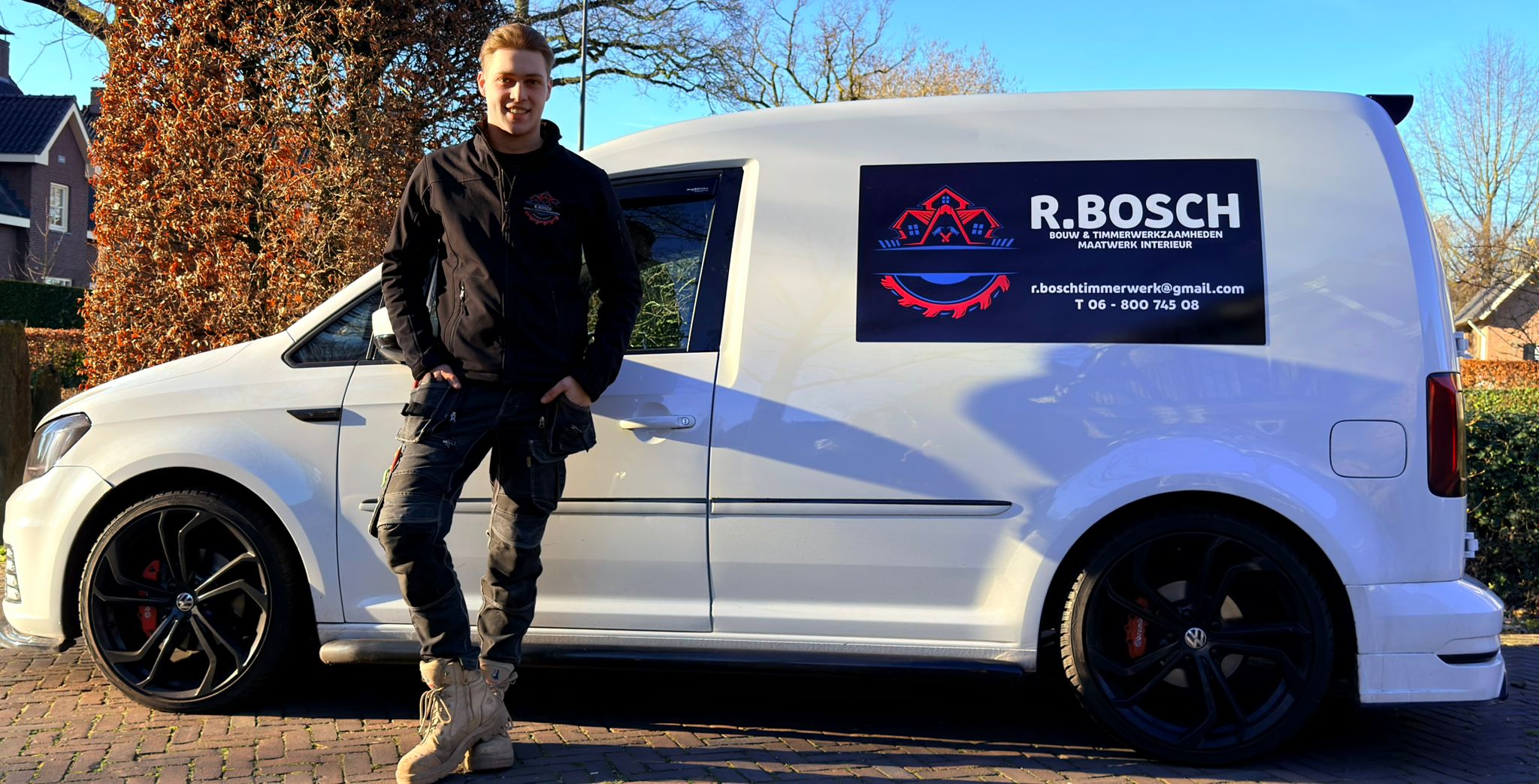 Rens Bosch aan het werk als timmerman in Vinkel