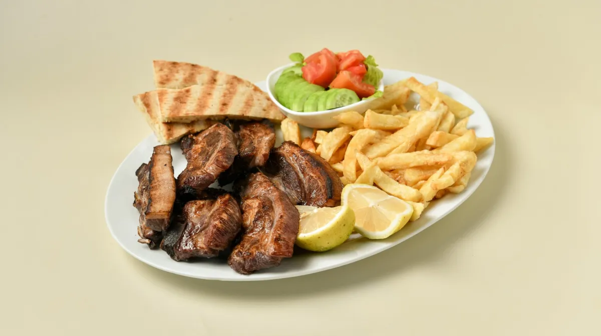 To Lazouroui latsia souvlaki bar