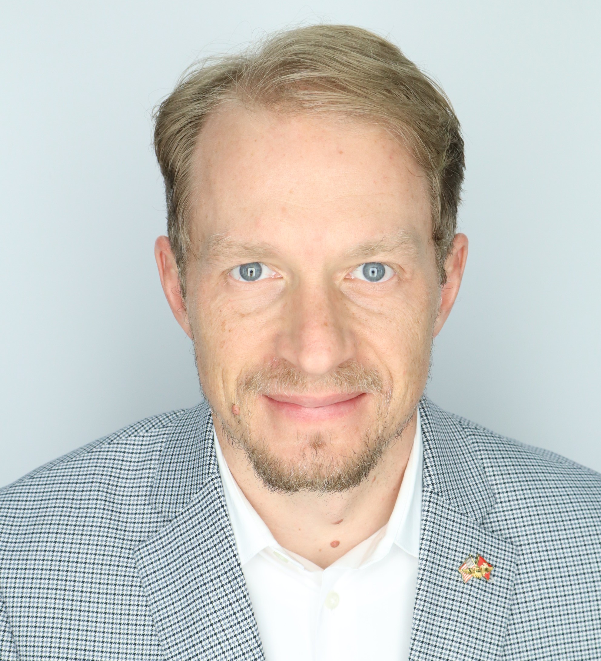 Garret Biss, veteran resilience speaker and retired Marine Corps officer, professional headshot