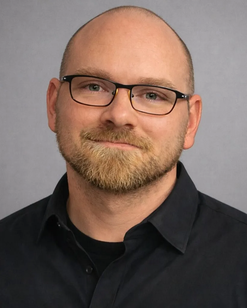 Tim Arnold Headshot