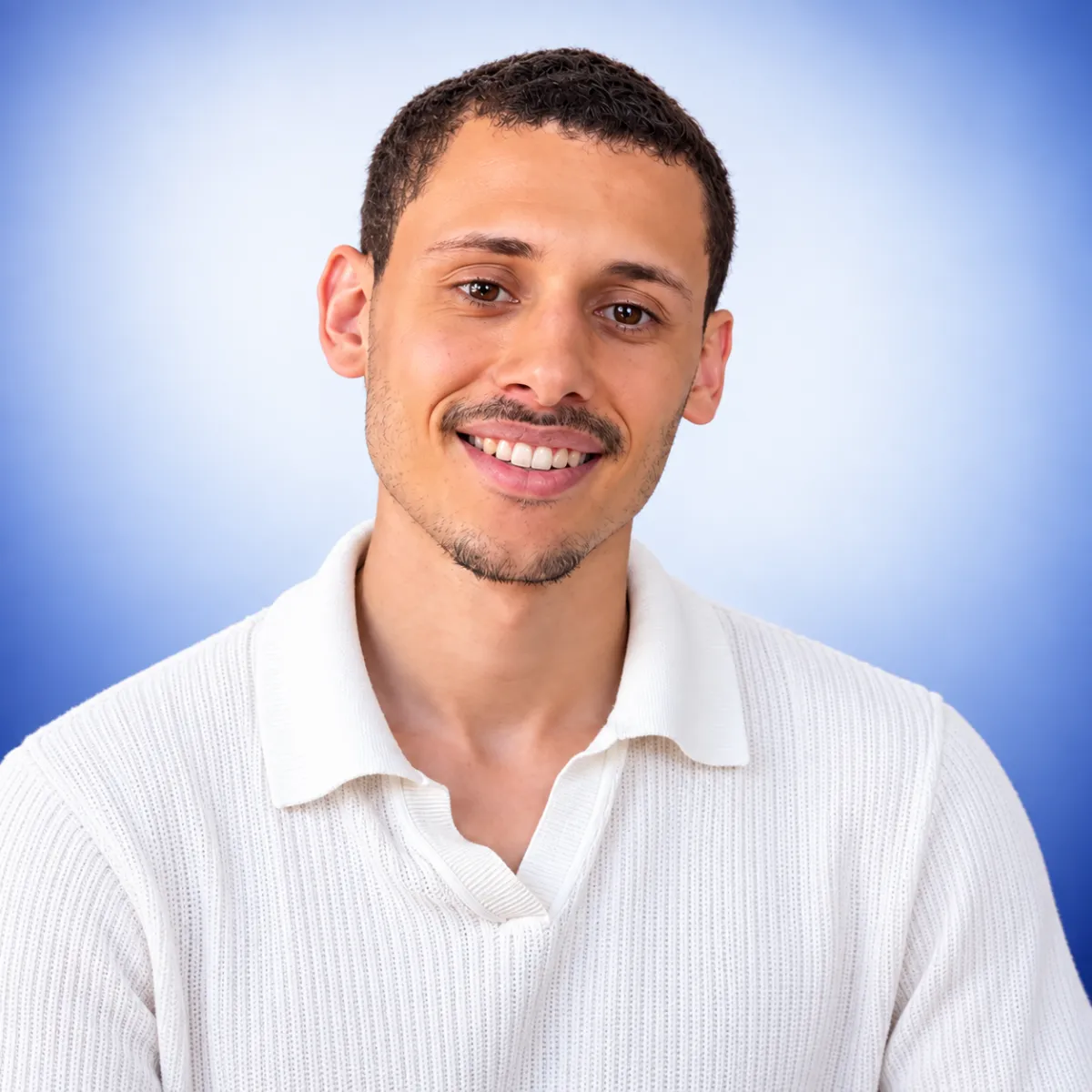 Portrait professionnel de Théo, co-fondateur et expert en psychologie
