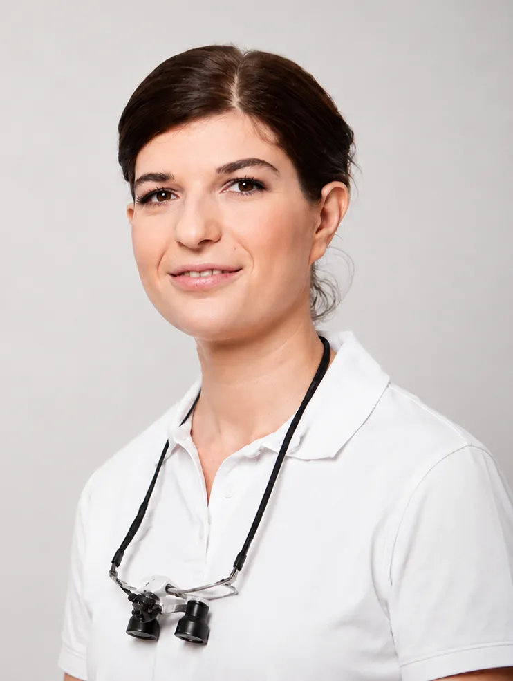 Dr. Katrin Levold – Zahnärztin, Spezialistin für Parodontologie und Ästhetik