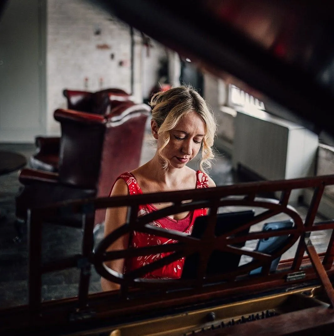Vanessa Alliband performing live piano in Staffordshire