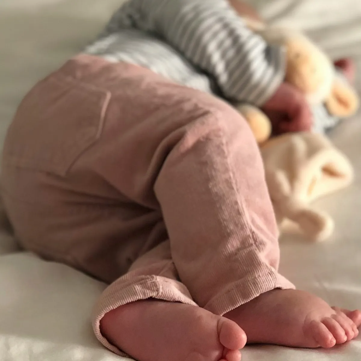 baby and toddler sleep guides including sleep regressions