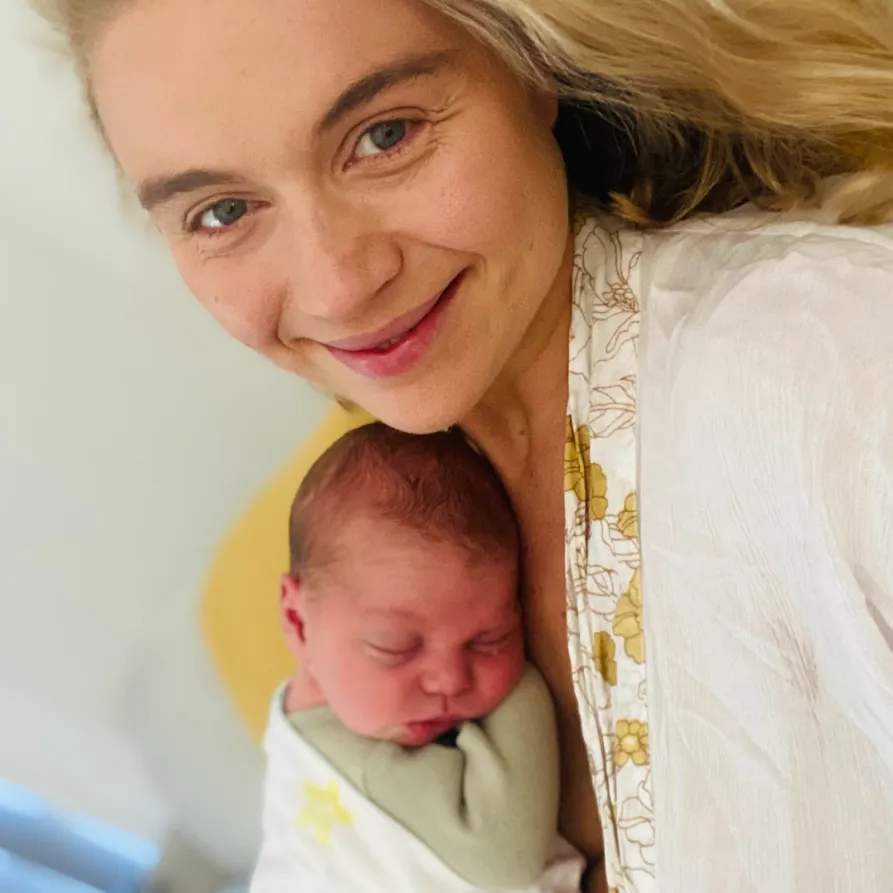 paediatric sleep consultnt holding her newborn baby