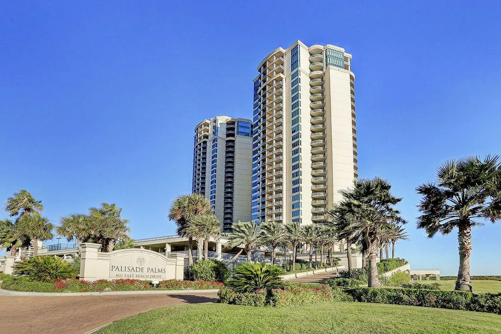 Palisade Palms Condominiums
