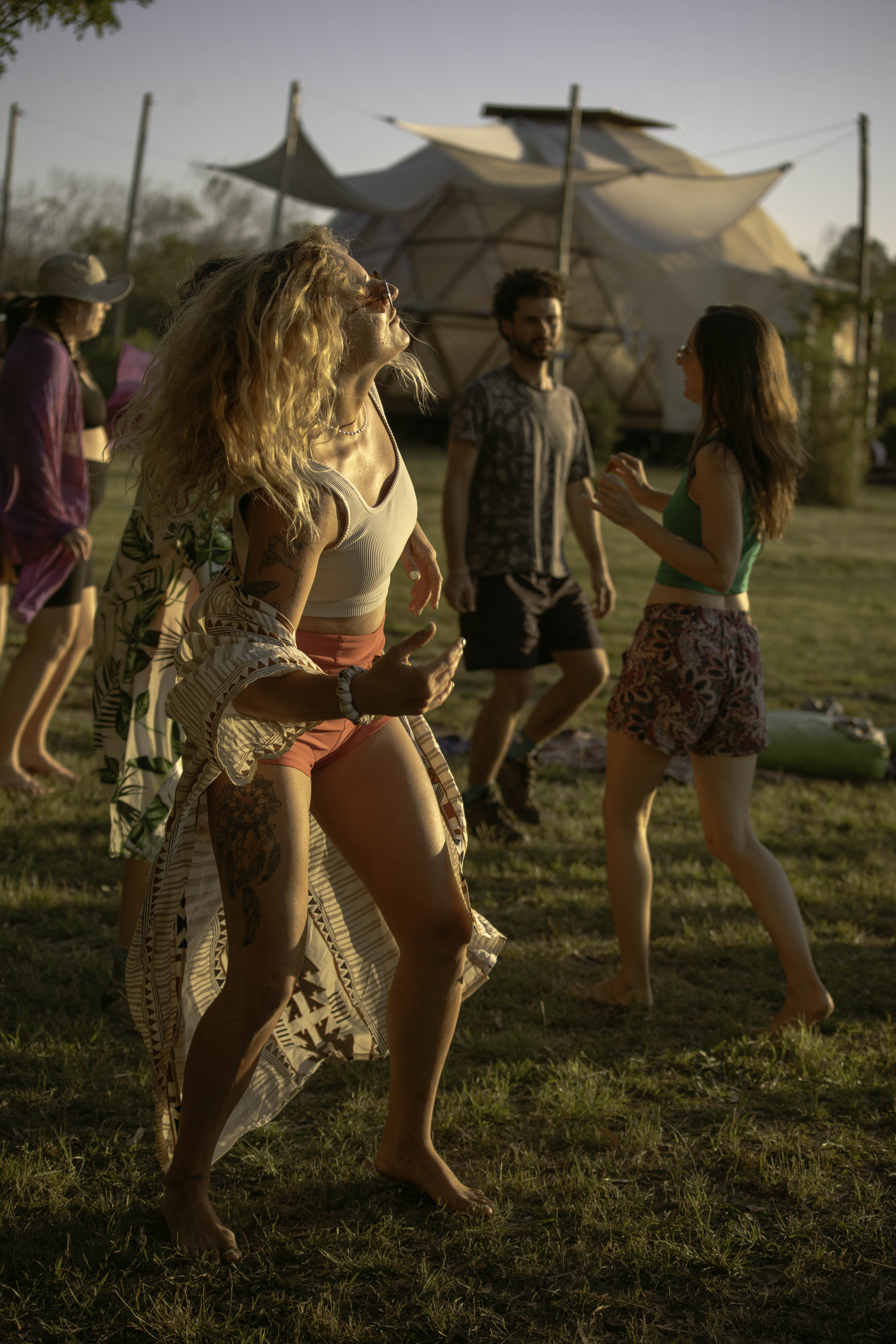 selective focus photography of white petaled flowers during daytime