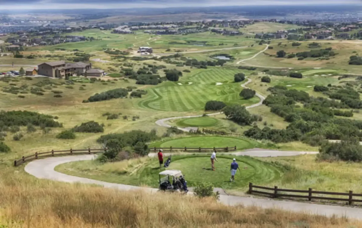 Cherry Creek upscale boutiques and outdoor dining streetscape