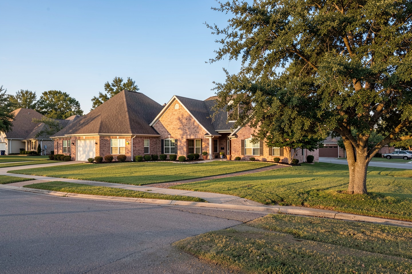 Established brick home neighborhood with rolling terrain in DeSoto, TX