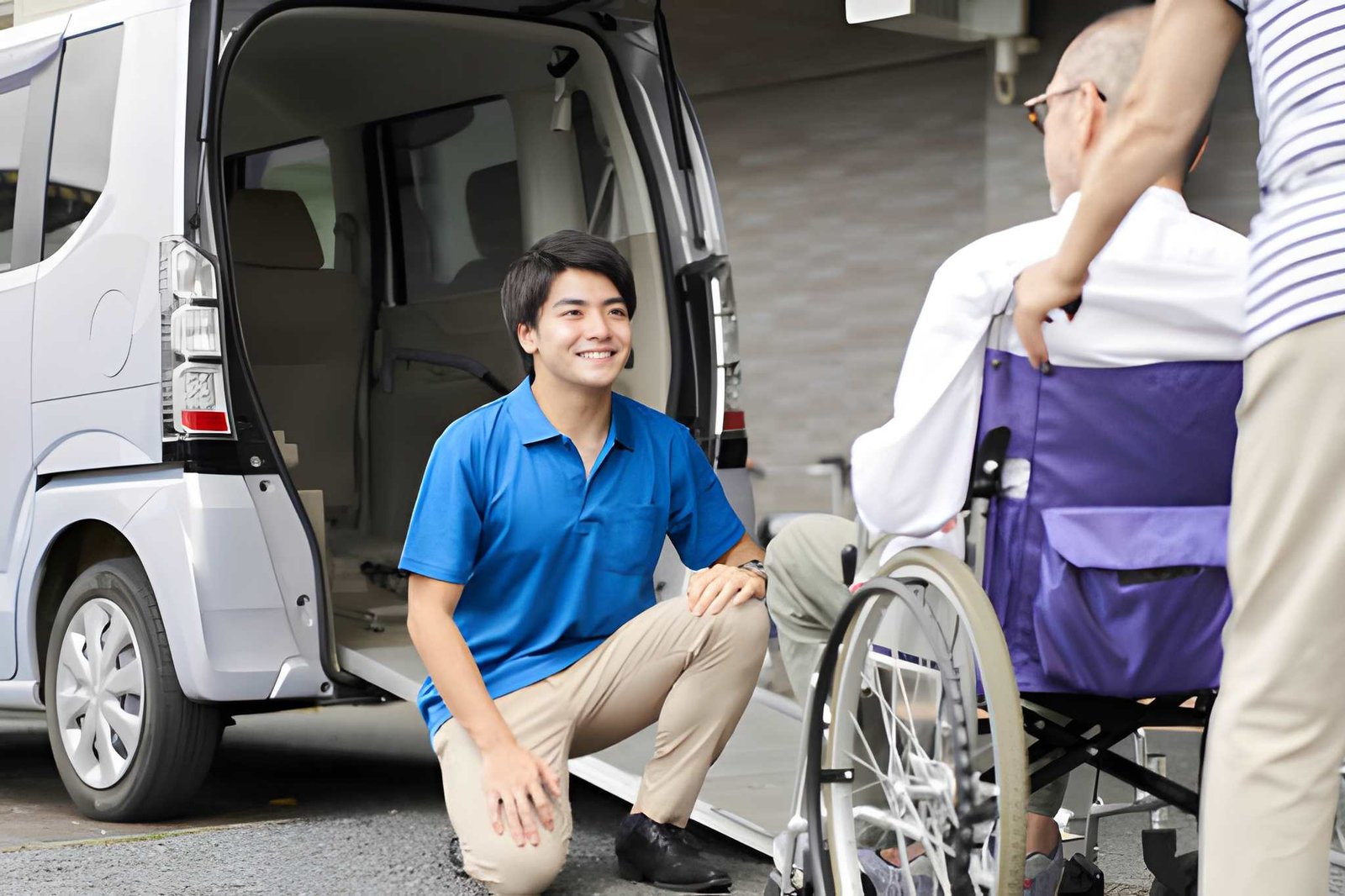 Ambulatory vs. Wheelchair Transport: Which Service Do You Need?