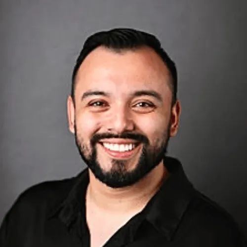 Headshot of Andrew