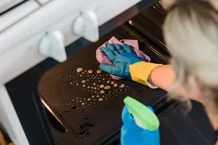 خدم بالساعات