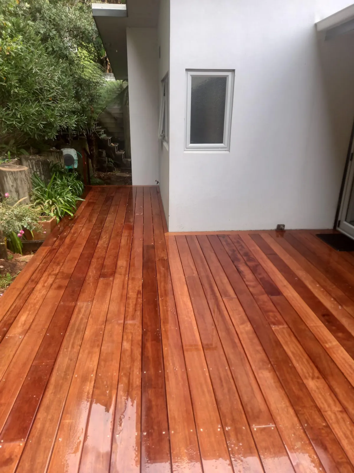 Glossy finished hardwood deck with seamless edge detailing