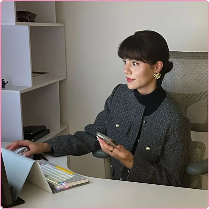 Chloe Pascarella, founder of The Press On CEO Method, working at her desk