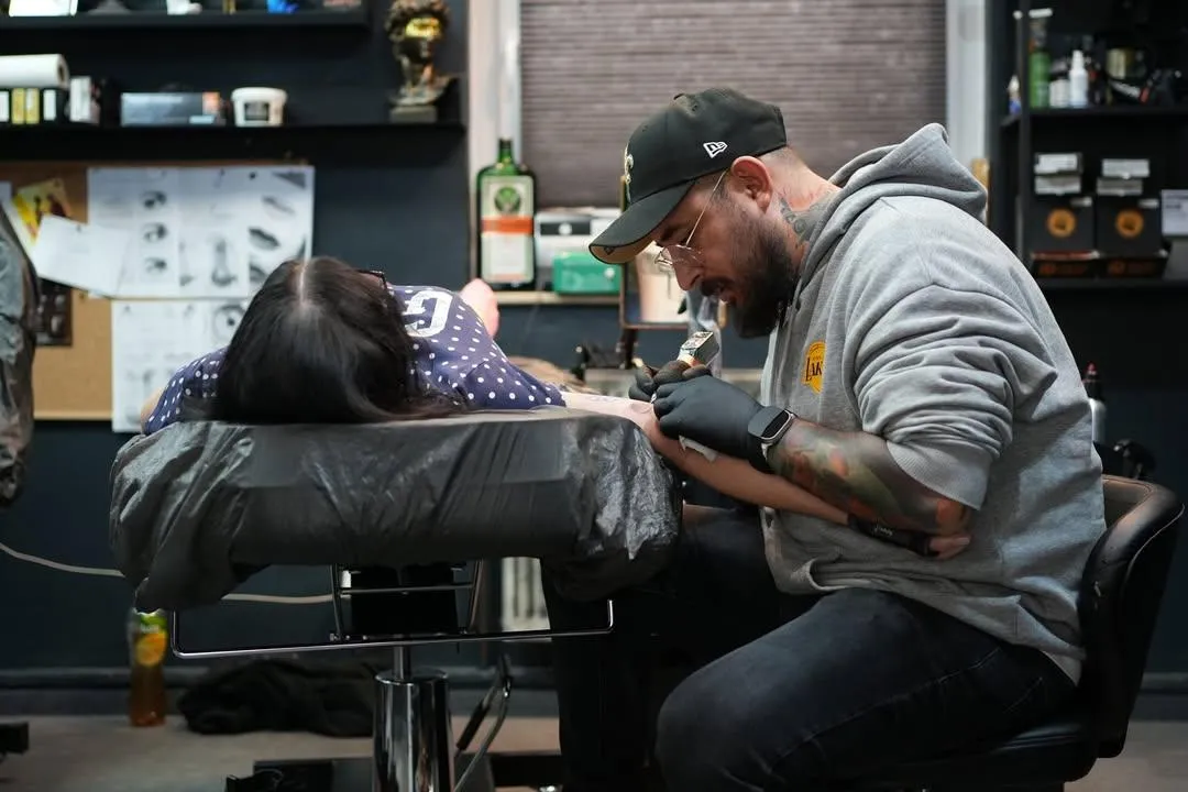 red white and black no smoking sign