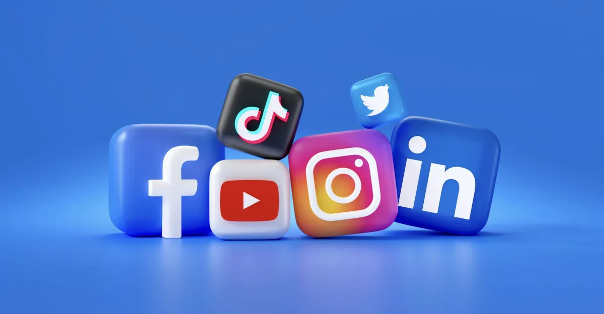 selective focus photography of light bulb