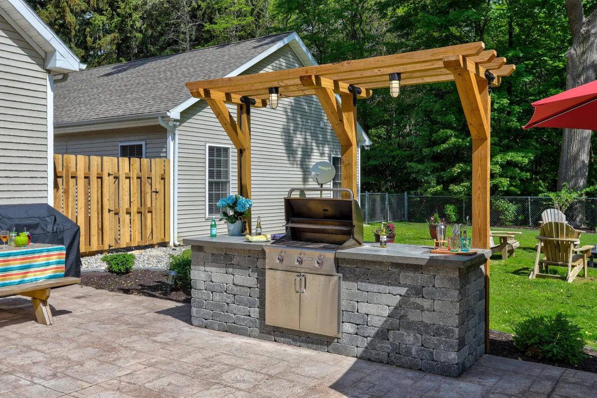 alt="Steamy hot tub at Holland, MI vacation home with two glasses of red wine and a bottle, perfect for a relaxing evening"