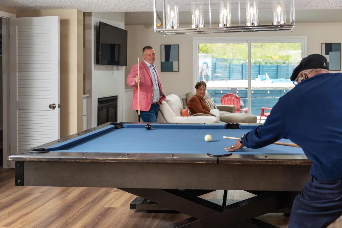 alt="Entertainment-filled sports bar area at The Monteview, Muskegon vacation home, featuring a wet bar, pool table, dual flat screens, and comfortable seating"