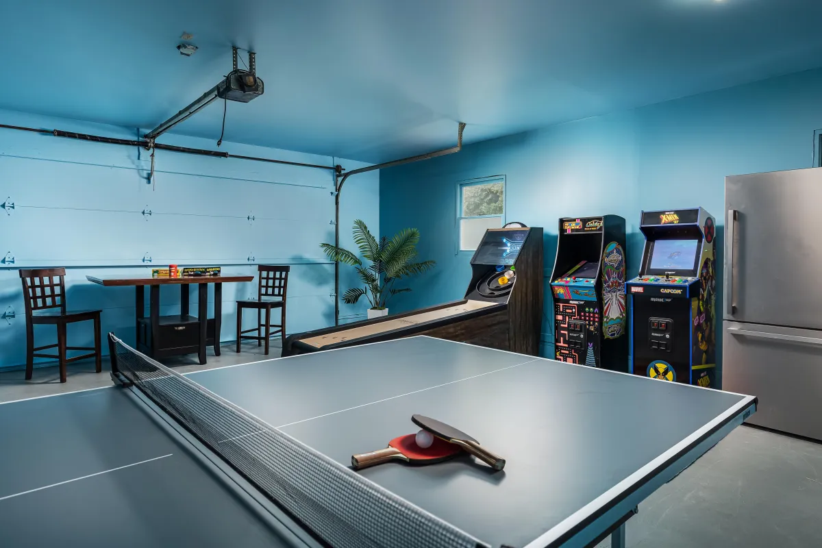 alt="Entertainment-filled sports bar area at The Monteview, Muskegon vacation home, featuring a wet bar, pool table, dual flat screens, and comfortable seating"