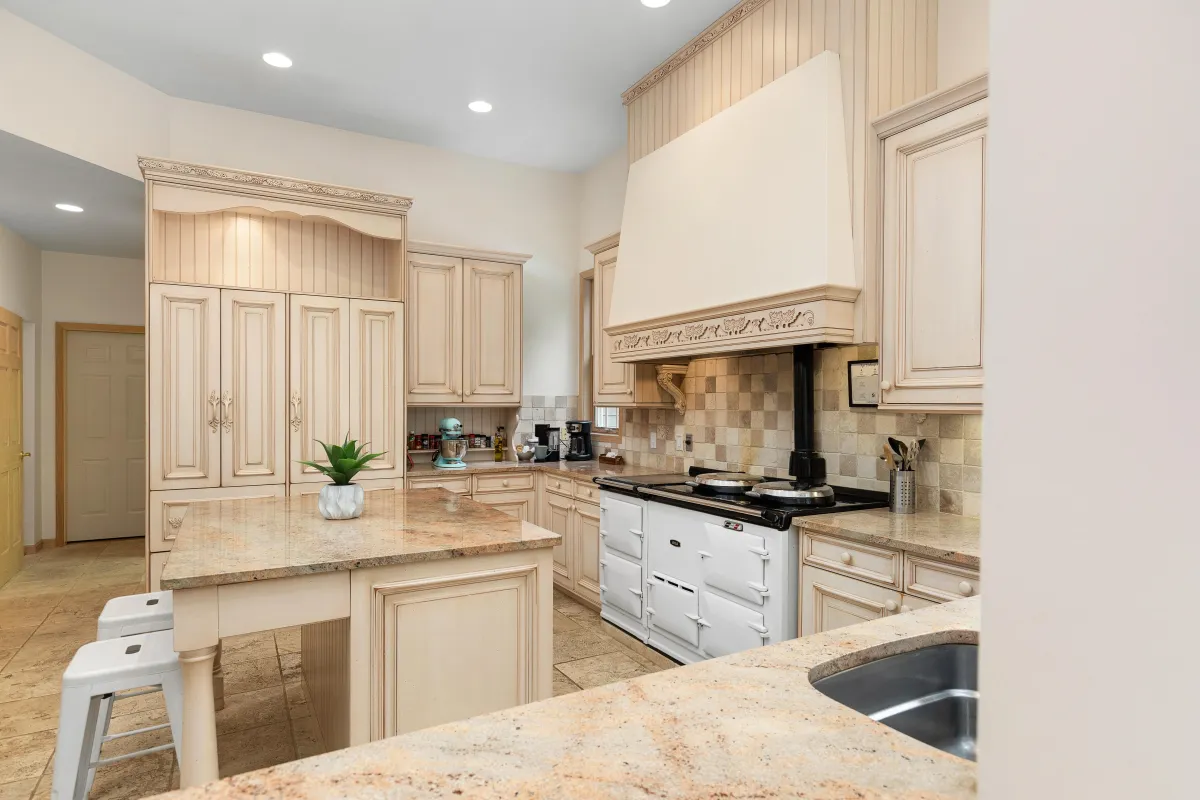 alt="Fully stocked chef's kitchen in Holland, MI vacation home with everything needed for gourmet cooking and entertaining"