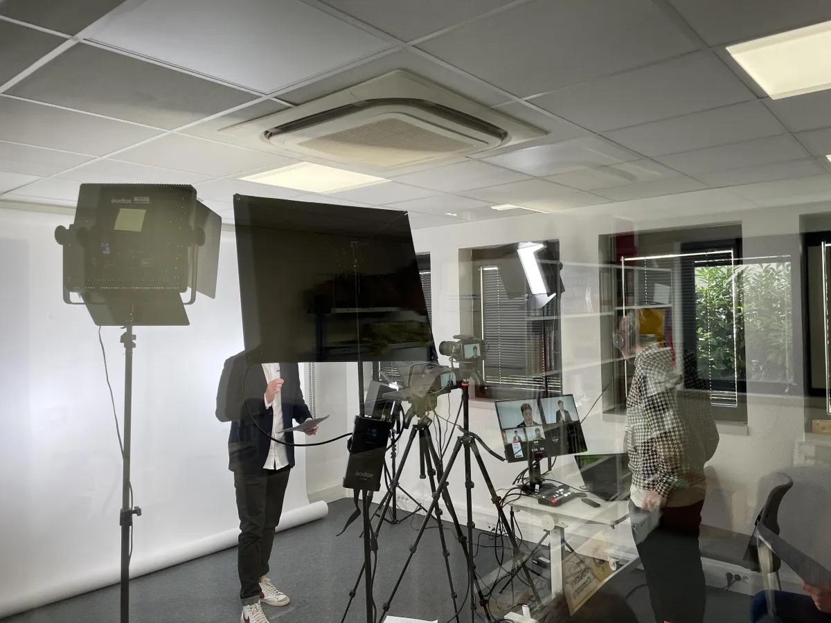 Photographie d'un tournage dans le studio vidéo de Kawalearn