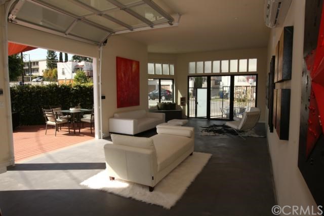 Silver Lake dual-structure parcel with commercial loft-style unit and classic house.