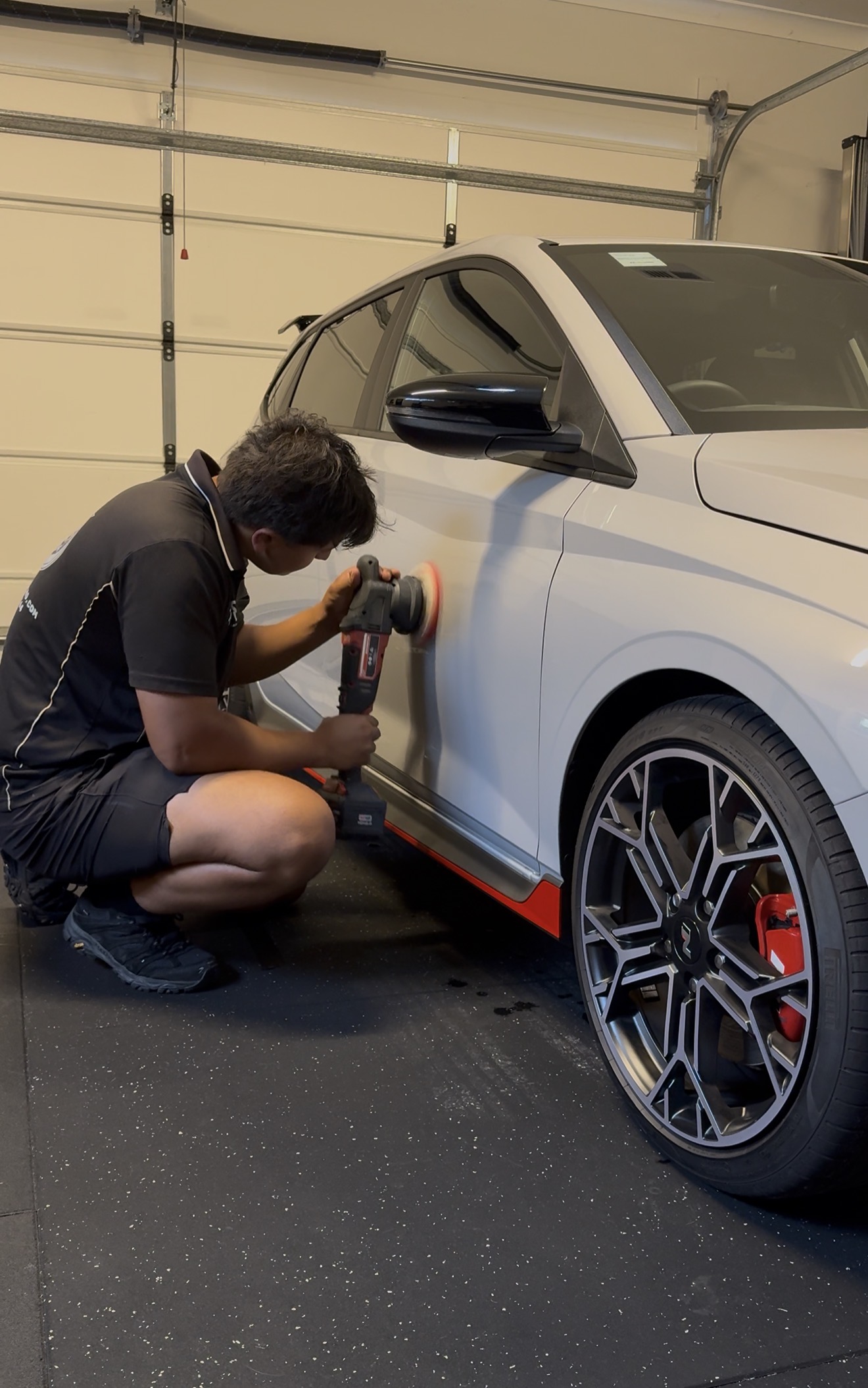 Paint-correcting-car
