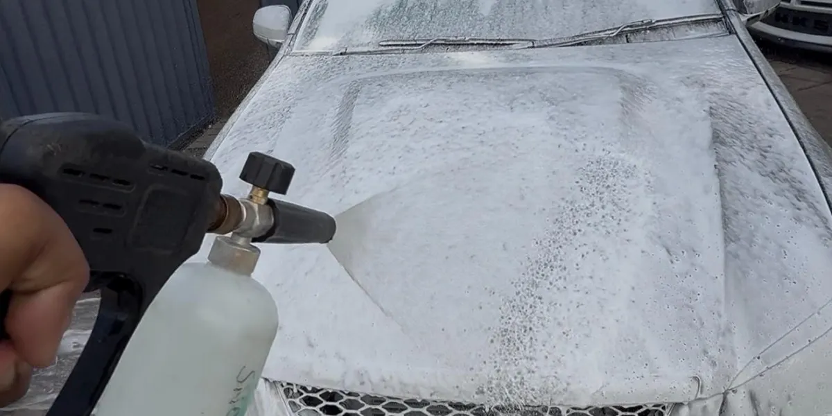 foam pre wash on car wollongong