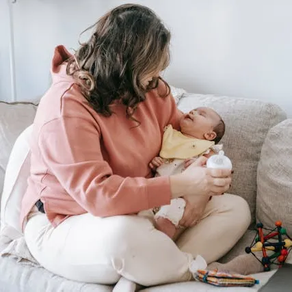 Picture of mum bottle feeding baby