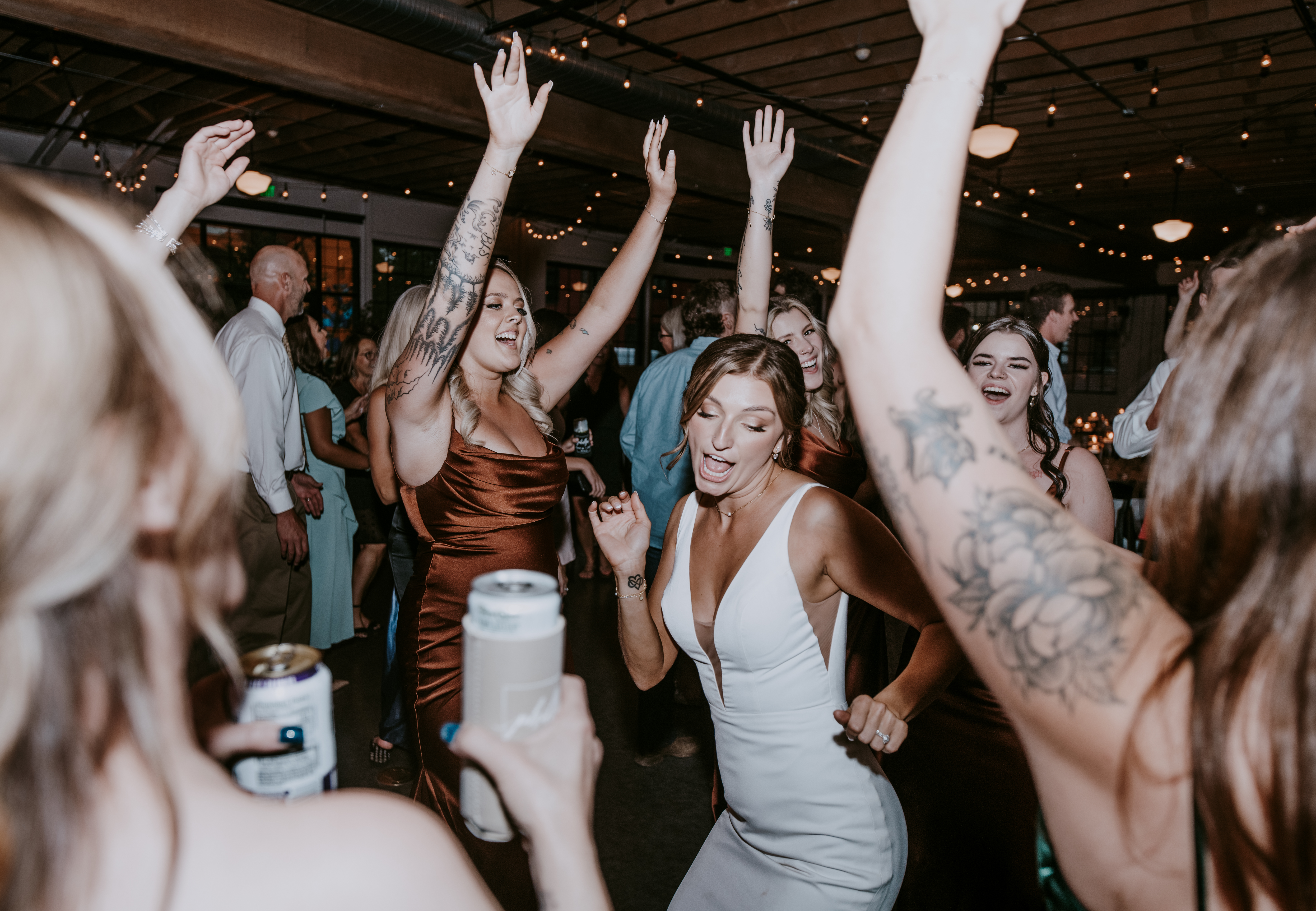 Reception: Friendly announcements and seamless transitions for an engaging celebration - Paradox Productions
