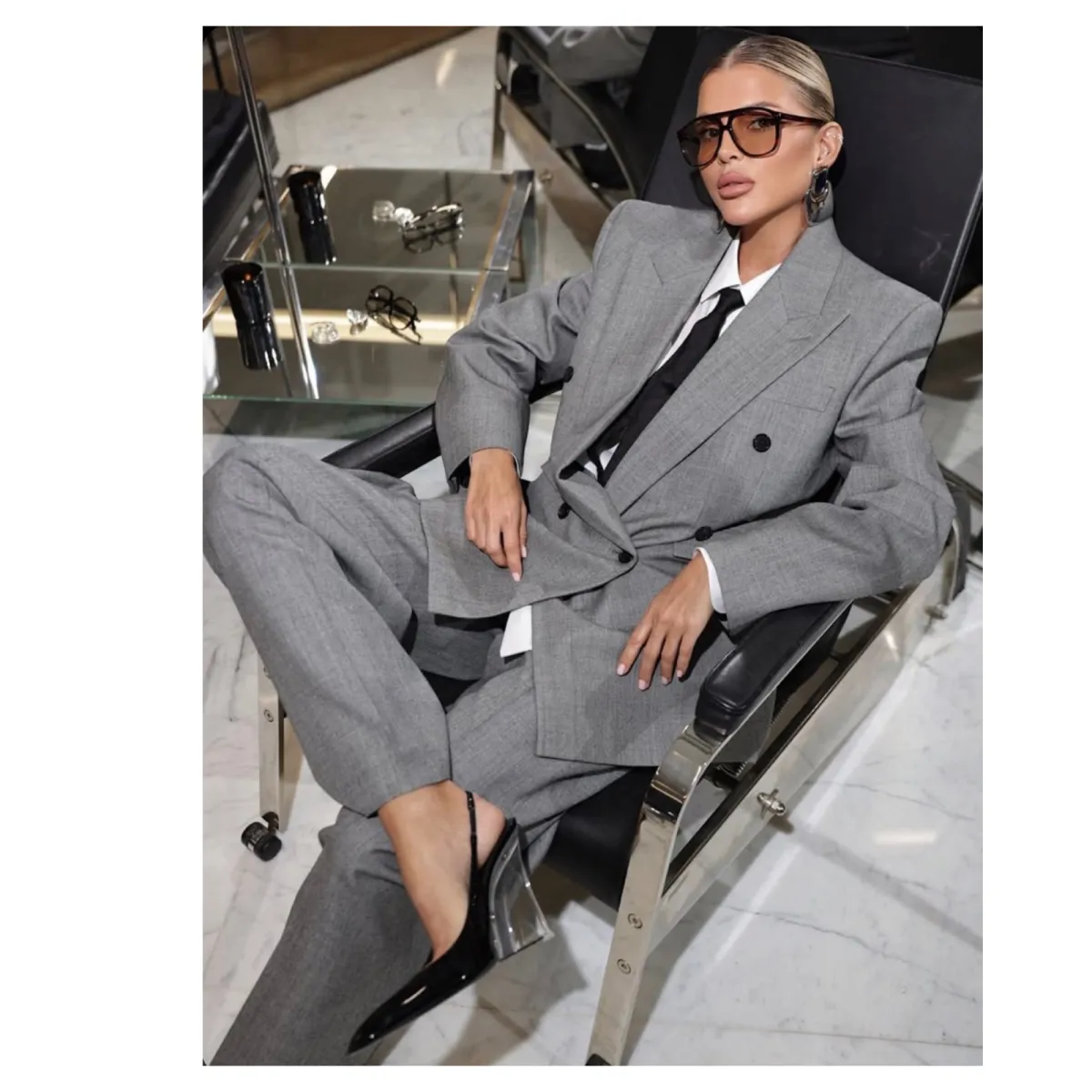 woman suit business woman ceo status