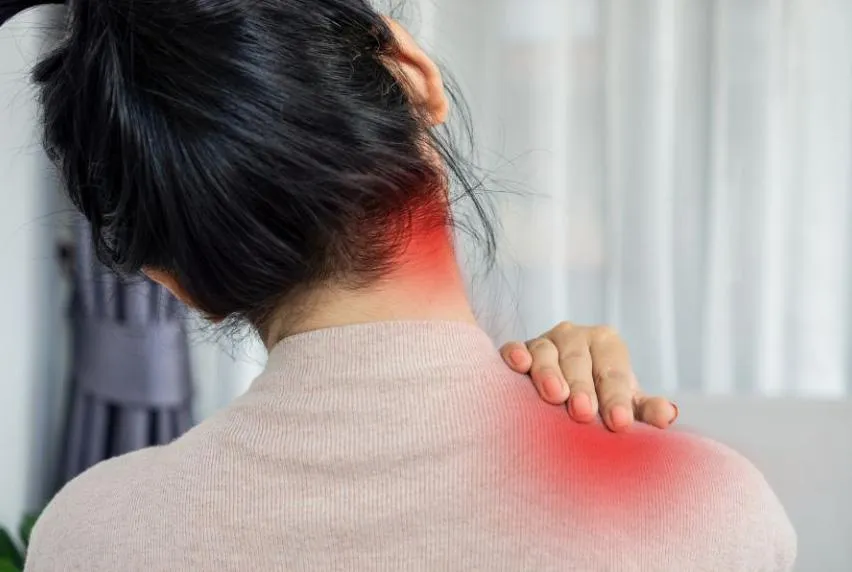 Schuder- en nekpijn verhepen met Cupping Massage