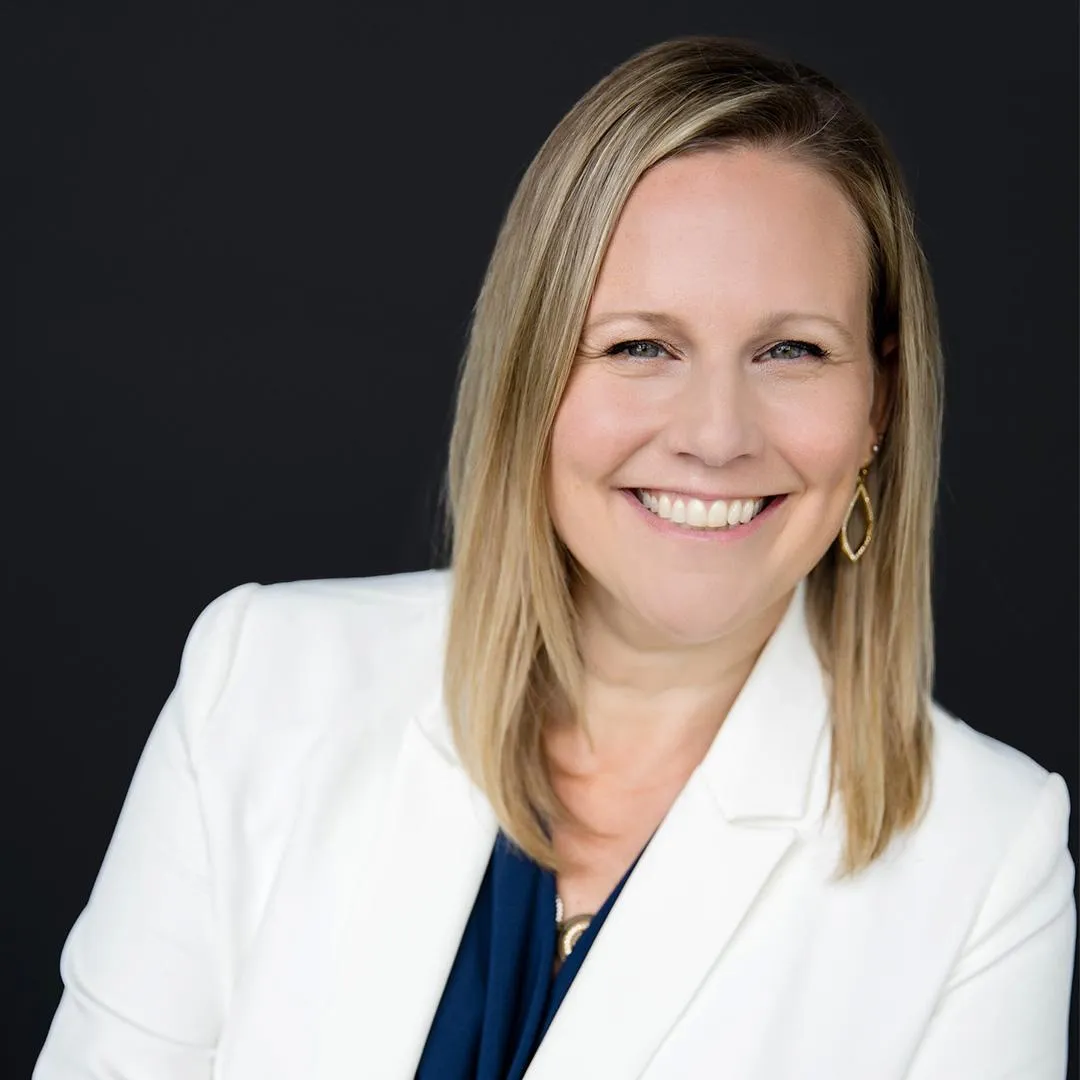 Headshot of Freelance Graphic Designer, Ariane Sundean