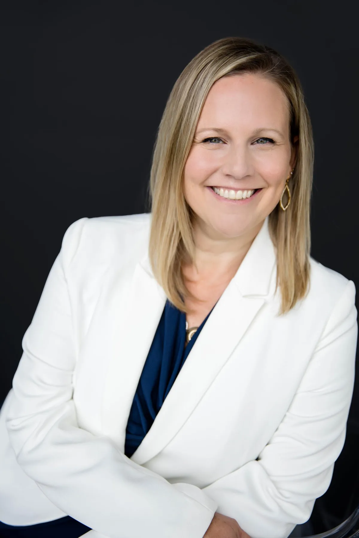 Headshot of Freelance Graphic Designer, Ariane Sundean