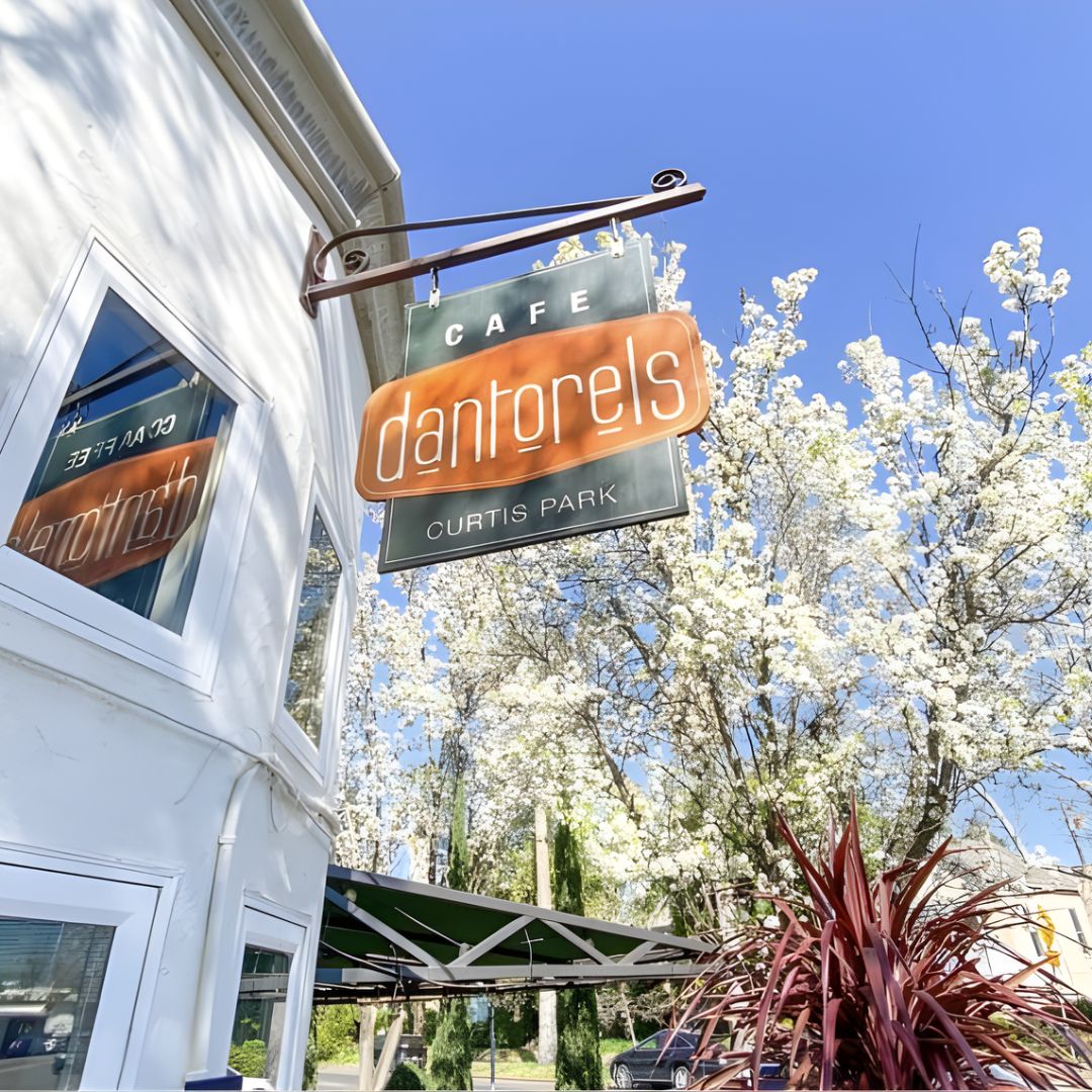 Front of Cafe Dantorels