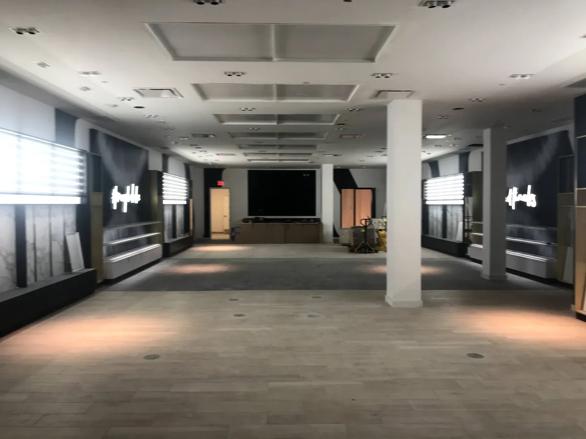Retail boutique painting by DL Coatings: M·A·C Cosmetics overnight wall coatings, display fixture masking, and phased mall tenant improvements.