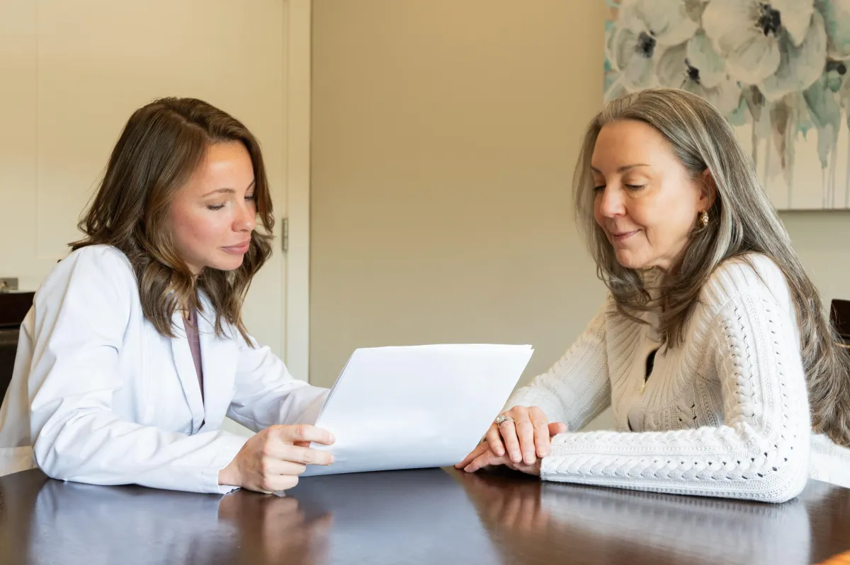 Trishia Davis, FNP-C, discussing personalized hormone replacement therapy (HRT) options with a patient at New Life Health.