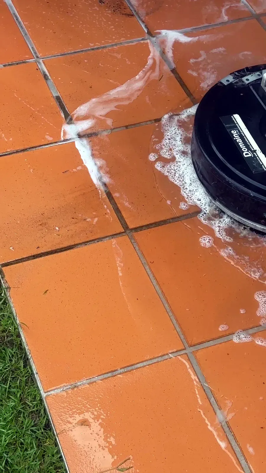 Outdoor tiles under the surface cleaner
