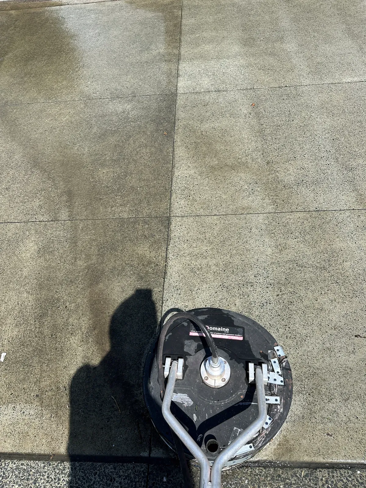 Concrete, the cleaned strip next to the old surface