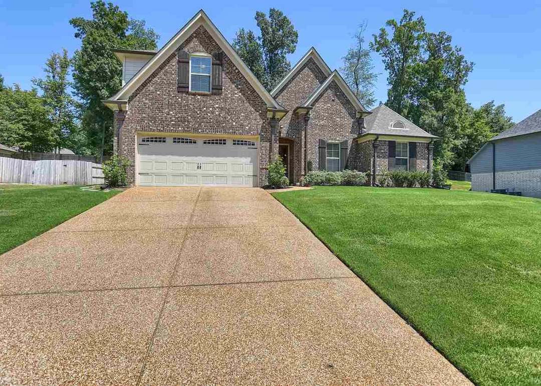 Freehold Concrete builds and installs driveways