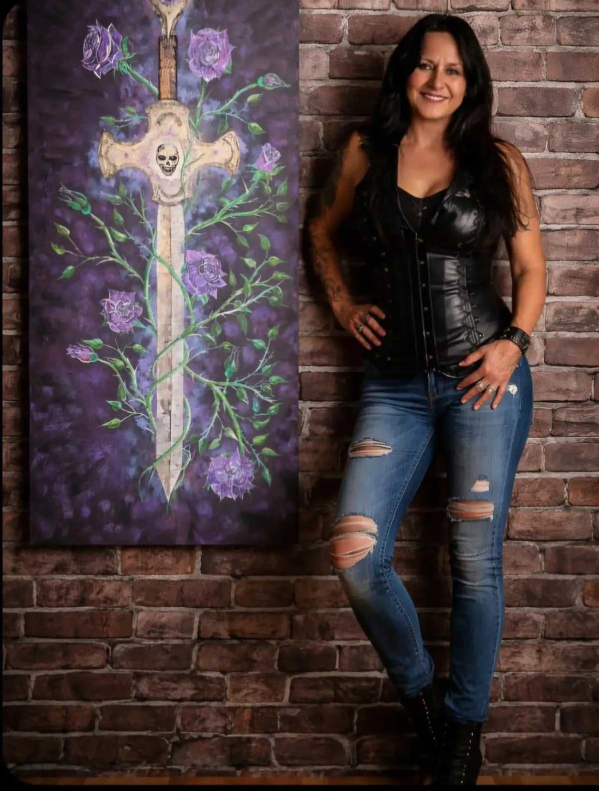 Petra neben ihrem Leinwandbild